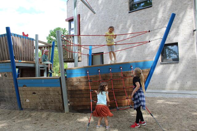 Die Kinder spielen gerne auf dem Schiff | Foto: pm