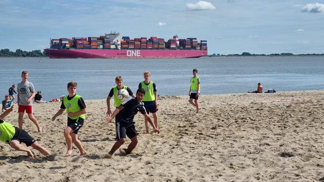 Beach-Soccer auf Krautsand  | Foto: ig 