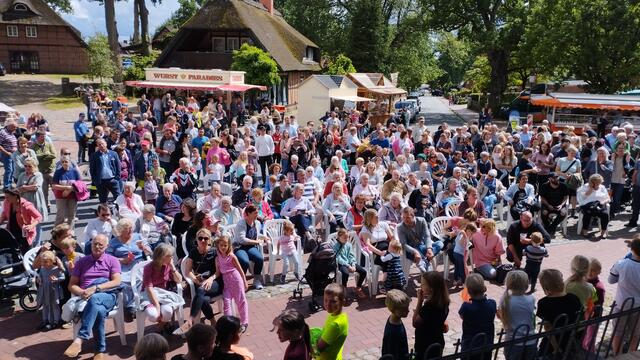 Hunderte Besucher feierten gemeinsam mit der Gemeinde Egestorf das 50-jährige Jubiläum | Foto: Gemeinde Egestorf