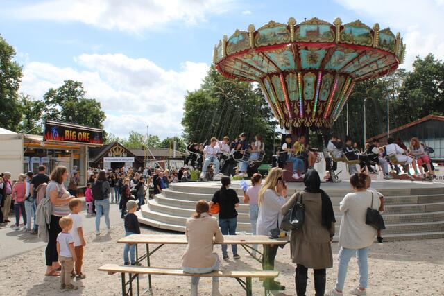 Immer beliebt: das Kettenkarussell auf dem Schützenplatz