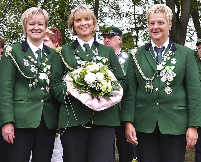 Damenkönigin 2019 bis 2022: Petra, die Unermüdliche (Mitte) | Foto: bim