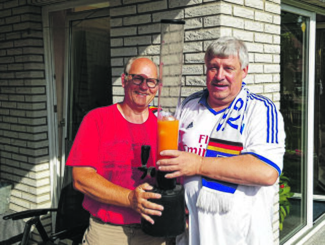 König Hans-Joachim "Taxi" Kröger und Vizekönig Ruhne "der HSV-Smoker" Sörensen | Foto: Schützenverein Tostedt