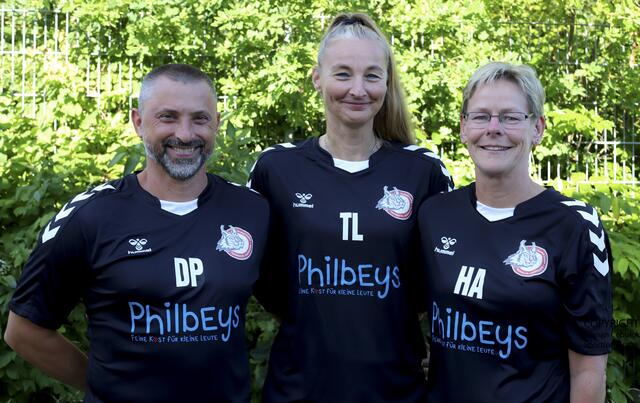 Das Trainer-Trio der "Luchse" mit (v.l.): Dubravko Prelcec (Cheftrainer), Tine Lindemann (Torwarttrainerin) und Heike Axmann (Co-Trainerin)  | Foto: cc