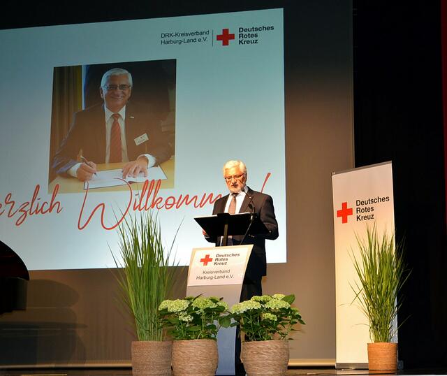 In seiner Rede hielt Roger Grewe Rückschau auf die Projekte seiner Laufbahn | Foto: DRK-Kreisverband
