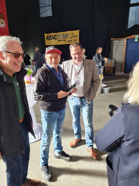 Experten im Gespräch (v.li.): CCN-Vorsitzender Claus Bredehöft, Moderator und Ex-Rennfahrer Egon Müller und Landrat und Schirmherr Kai Seefried | Foto: Daniel Beneke