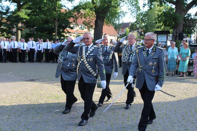 Die scheidende Majestät Rüdiger Albers verabschiedet sich von den Schützen