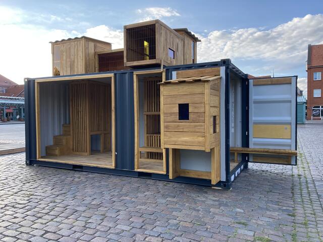 Der neue Spielcontainer auf dem Platz am Sande lädt Kinder zum Klettern und Toben ein | Foto: Hansestadt Stade