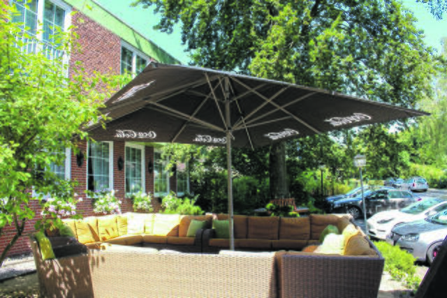 Im Sommer lädt die neue Lounge zum Verweilen ein