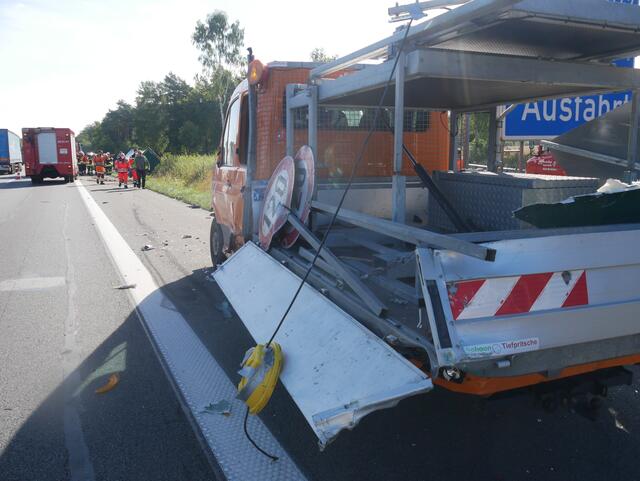 Das unfallbeteiligte Absicherungsfahrzeug | Foto: Polizei
