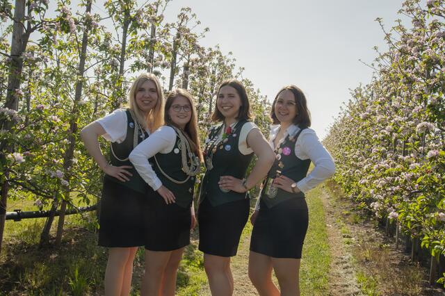 Jungschützenköniginteam v.l. Neele Blome, Dana Schwenkenberg, Jungschützenkönigin Merle Blome, Sophia Kuck | Foto: Petra Baumgarten