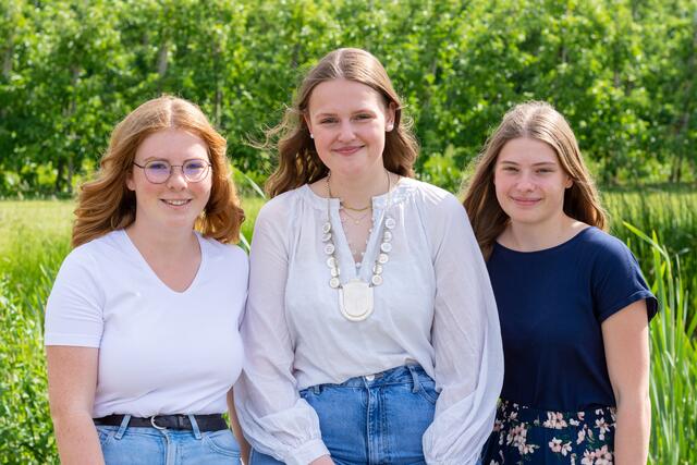 Jugendköniginteam v.l. Finya Marie Ostmeier, Jugendkönigin Luisa Sophie Trucewitz, Tomke Bansemer | Foto: Petra Baumgarten