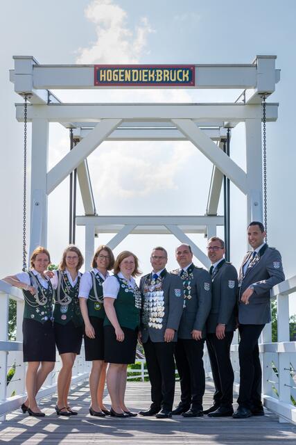 v.l. Annekathrin Troike, Katrin Rolf, Julia Bohn, Königin Elisabeth Cordes, König Christian Meyer, Martin Lindemann, Jens Blome, Volker Junge | Foto: Petra Baumgarten