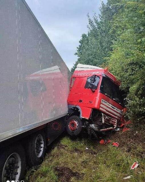 Der verunfallte Lkw auf der A1 | Foto: Polizei