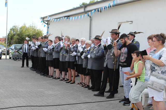 Gespanntes Warten auf die Proklamation | Foto: sb
