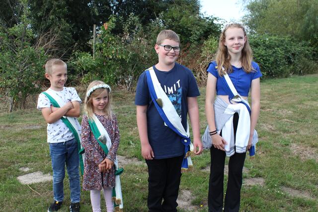 Die Kindermajestäten (v.li.): Prinz Vadim Tatarinov, Prinzessin Lilly Grundmann, Jugendkönig Luca Guminski und Jugendkönigin Marlene Scherer | Foto: sb