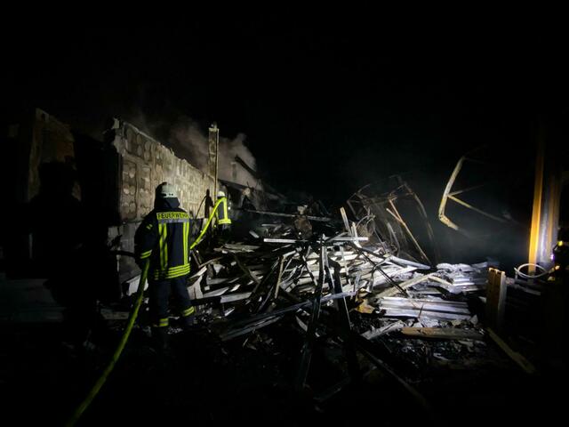 Bis kurz nach Mitternacht waren die letzten Feuerwehrleute im Einsatz | Foto: FF