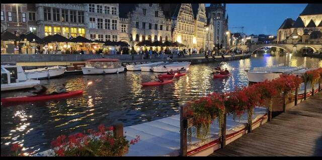 Wunderschön fand Manuela Kettler aus Bargstedt-Ohrensen die Stadt Gent (Belgien), in der abends buntes Treiben auf den kleinen Flüssen herrschte | Foto: Manuela Kettler