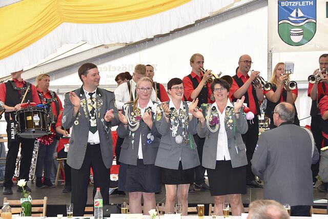 Bestlaune im Festzelt | Foto: Schützenverein Bützfleth