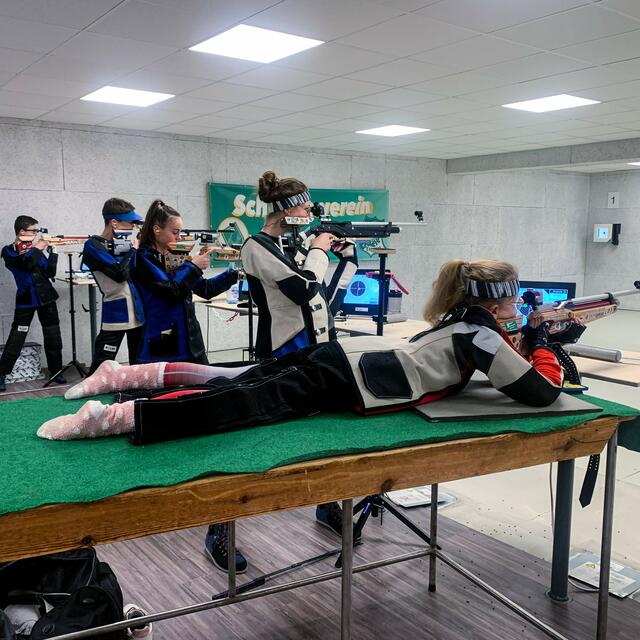 (v.l.) Mika Hitzner, Colin Lüdemann, Philine Sommerfeld, Annika Bülte und Lene Schmidt beim Training | Foto: Schützenverein Apensen