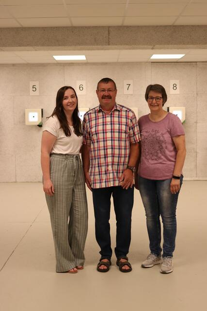 Die Trainer Annika Hauschild (v. li.), Willi Horn, Ulrike Hauschild  | Foto: Schützenverein Apensen