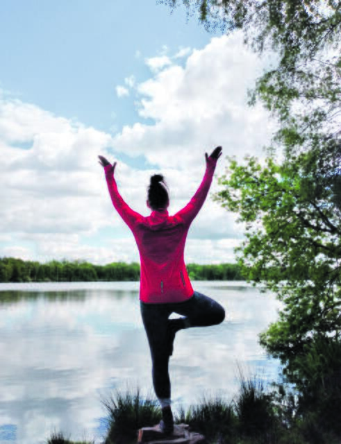 Silke Setkowski-Effinger aus Neu Wulmstorf tankte Kraft beim Yoga am Maschener See | Foto: Silke Setkowski-Effinger