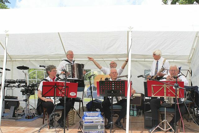 Die Musikgruppe "MusiKUSS" tritt auf dem Dorffest auf | Foto: sb