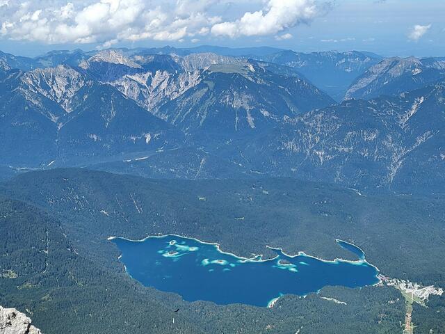 Der Eibsee in Bayern aus Sicht der Zugspitze von Frauke Meyer-Bai aus Seevetal | Foto: Frauke Meyer-Bai