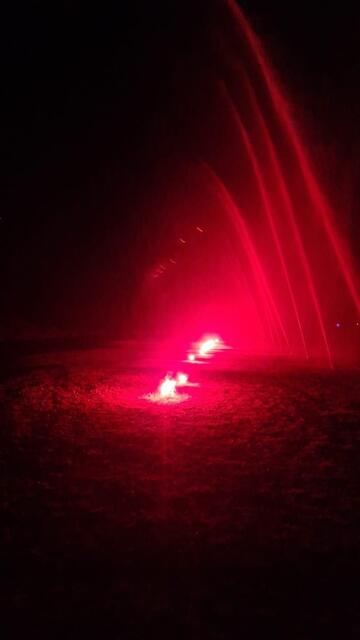 Das Rotlichtspritzen der Jugendfeuerwehr Drage läutete das Höhenfeuerwerk ein | Foto: Lutz Wreide