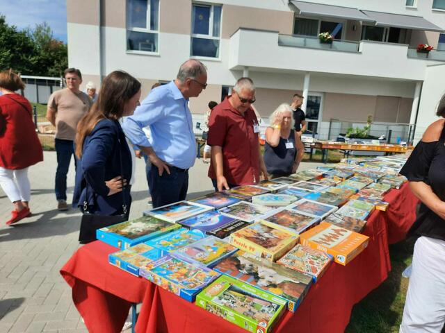 Weil informiert sich über die Möglichkeiten einer Puzzle-Börse  | Foto: ig