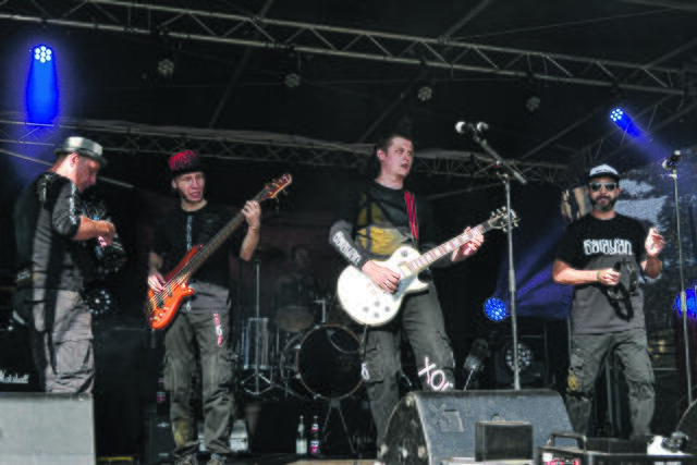 Mit einer genialen Mischung aus Rock, Punk und russischer Folklore begeisterte "Barayan" | Foto: bim