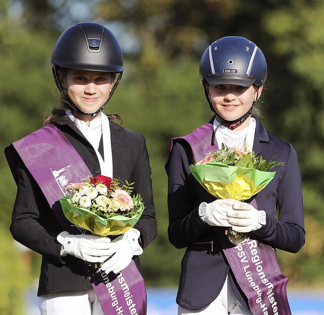 Auch Ida Schwetzer (li., 14), und Lia Lotta Eppler (10, beide RFS Sieversen) sind am Start | Foto: RFS