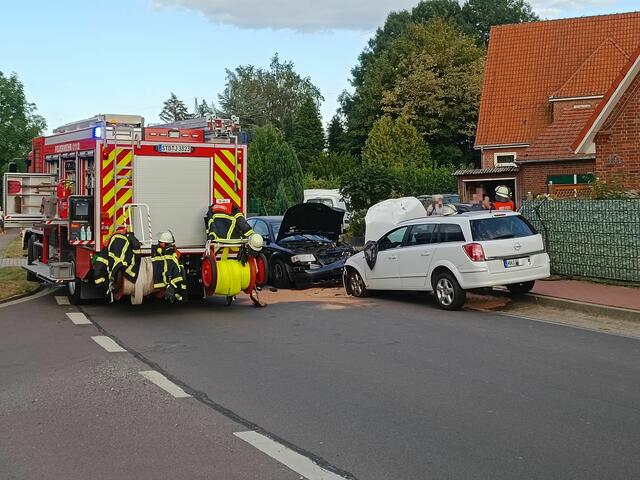 Bei Autos wurden total demoliert | Foto: Polizei