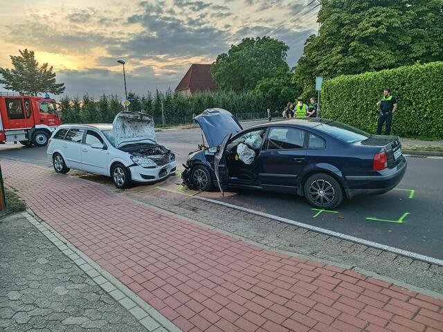 Der Passat-Fahrer ist nach Angaben der Polizei der Unfallverursacher. Obwohl er schwerverletzt wurde, versuchte er noch vom Unfallort zu flüchten | Foto: Polizei