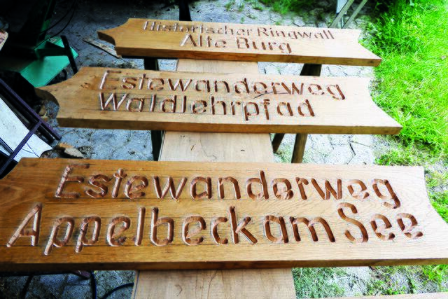 Holzschilder wie diese wurden am Estewanderweg geklaut | Foto: HVV Estetal