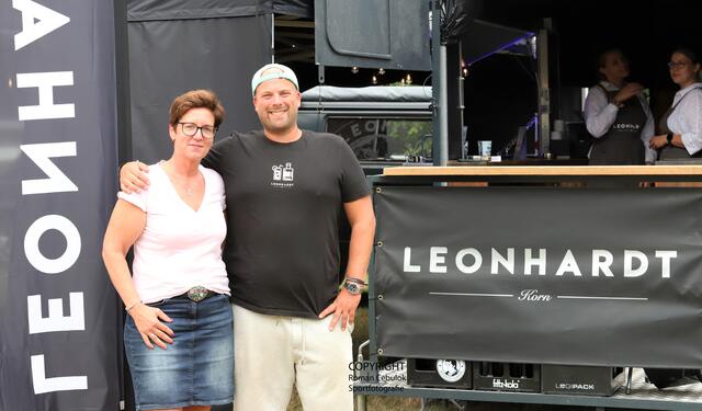 Vereinsvorsitzende Andrea Steinert freute sich auch darüber, dass Event-Manager Pascal Dürmeyer aus Eckel kostenfrei ein Party-Zelt zum Turnier-Wochenende zur Verfügung gestellt hat | Foto: cc