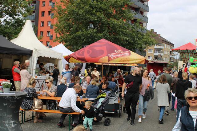 Bei Gaumenfreuden traf man sich zum geselligen Klönschnack | Foto: ce