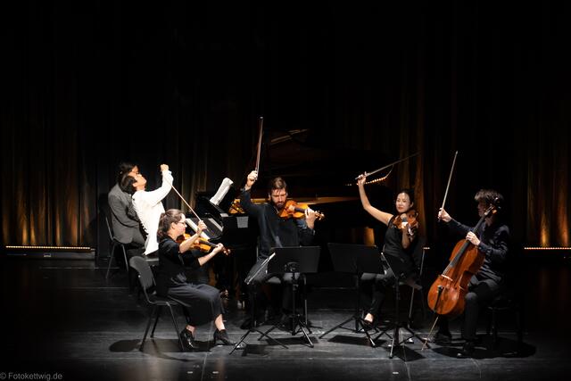 Begeisterten das Publikum in der EMPORE mit ihrer Darbietung: Pianist Haiou Zhang und das Streichquartett der Berliner Philharmoniker | Foto: Foto Kettwig