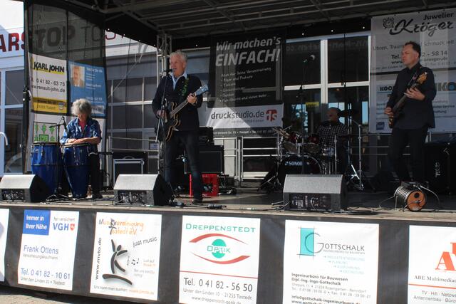 Nat King Thomas und seine Band waren Teil des Bühnenprogramms