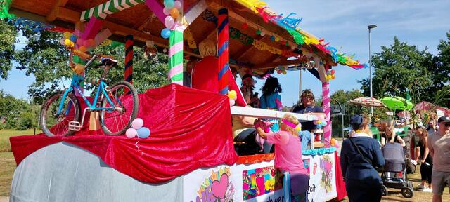 Bunt, bunter, Erntewagenparade! | Foto: Mona Brunnert