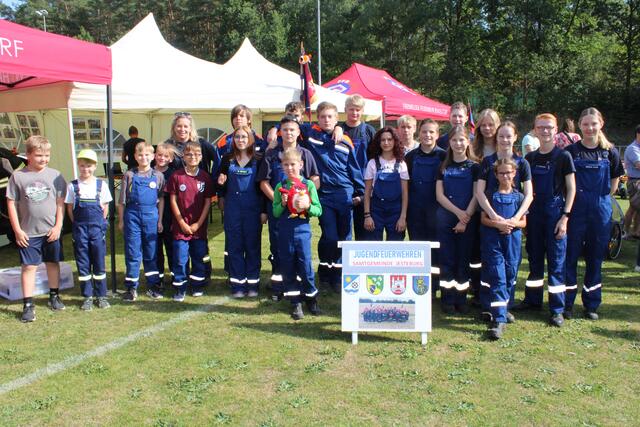 Stellten sich vor: die Mitglieder der vier Jugend- und Kinderfeuerwehren der Samtgemeinde Jesteburg