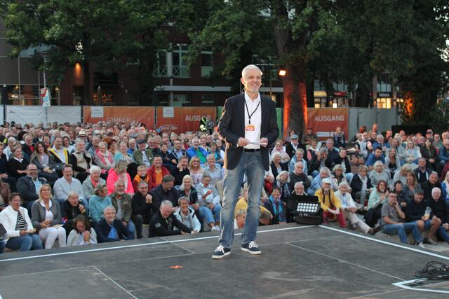 Empore-Geschäftsführer Onne Hennecke begrüßte an beiden Festivaltagen insgesamt etwa 1.800 Gäste