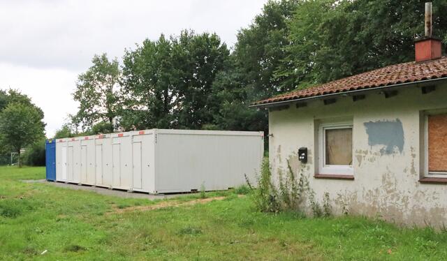 Ein baufällige Gebäude ist bereits durch Container ersetzt worden | Foto: jd