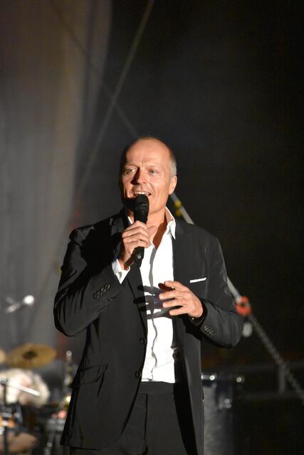 Jaja Wendt moderierte die Songs der Söhne Hamburgs an | Foto: Axel-Holger Haase