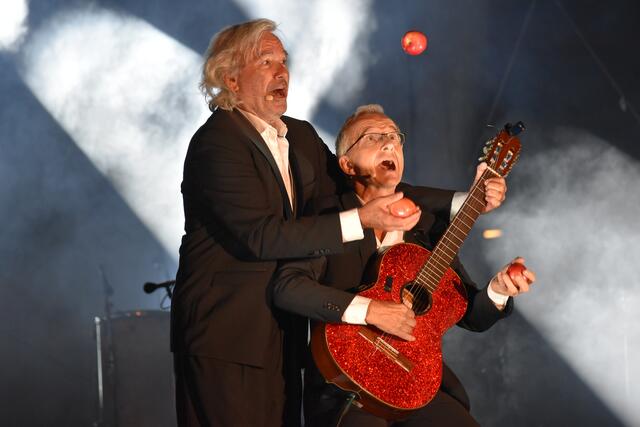 Musizieren und jonglieren: Auch die älteren Musiker können es | Foto: Axel-Holger Haase