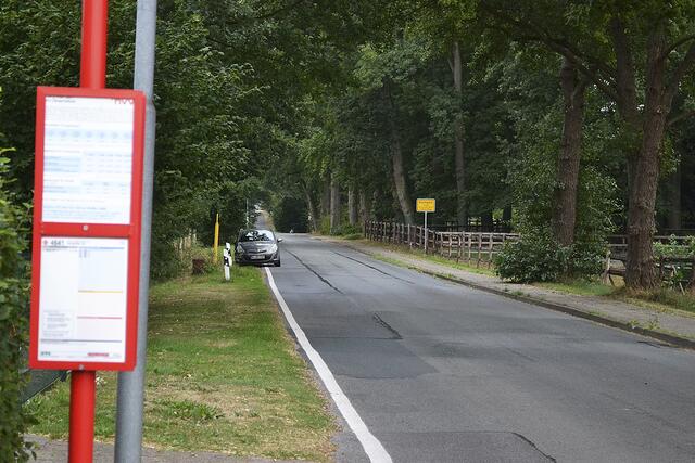 Auch das Ortsschild in der Dorfstraße wurde versetzt | Foto: bim