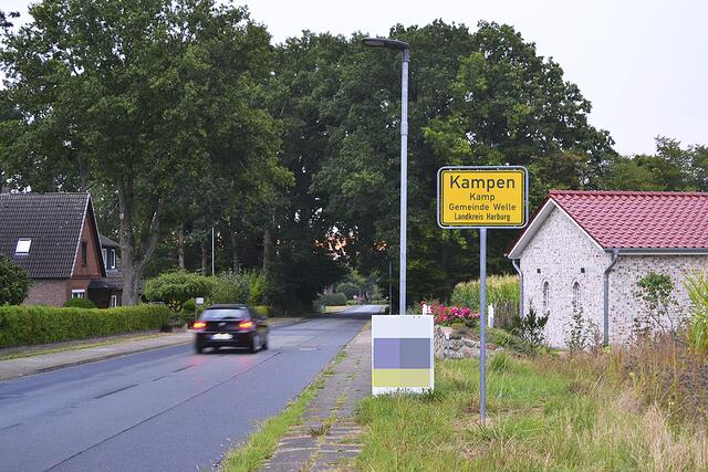 Das Ortsschild auf der Straße Am Mühlenberg wurde rund 200  Meter versetzt | Foto: bim
