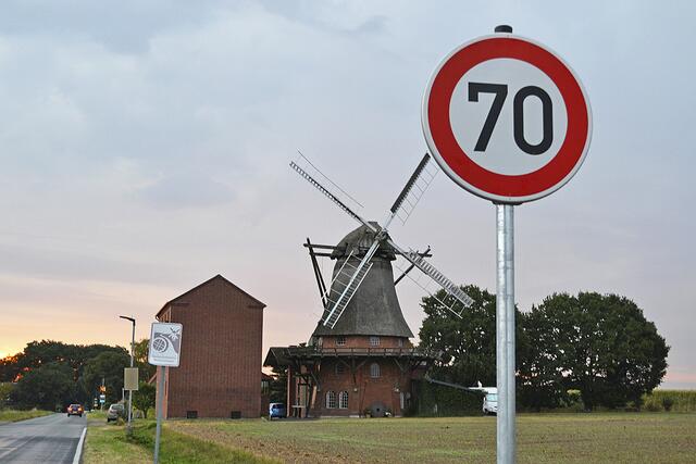 Statt des Ortsschildes steht dort nun ein 70-km/h-Schild | Foto: bim