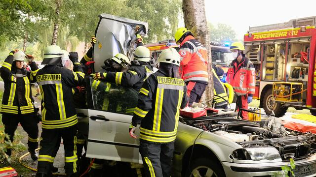 Die Bergung der Schwerverletzten war für die Retter schwierig | Foto: Rolf Hillyer-Funke