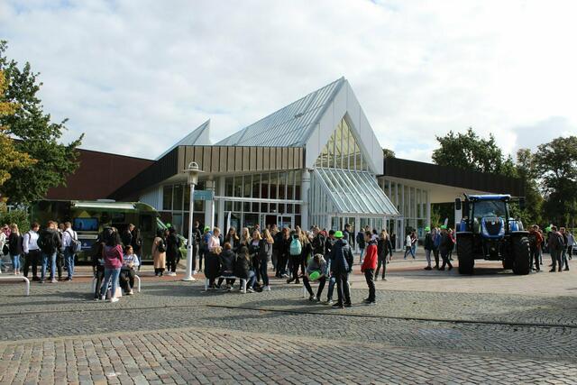 Zahlreiche Schülerinnen und Schüler besuchen die Ausbildungsmesse im Stadeum am kommenden Mittwoch | Foto: sb