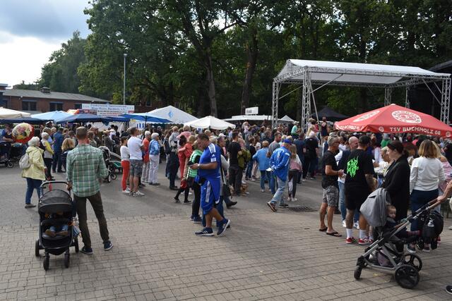 Der Rathausplatz mit der Bühne war stets gut besucht  | Foto: Axel-Holger Haase